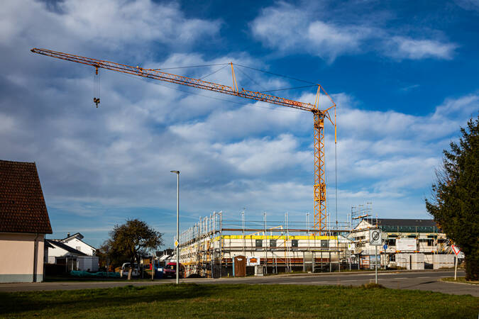 Baustelle mit Kran